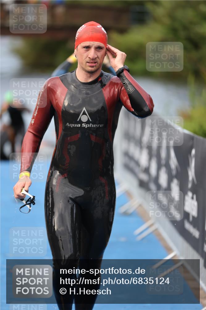 25.08.2024 - Elbe Triathlon Hamburg H.Heesch http://msf.ph/oto/6835124 25.08.2024 08:34:32 Schwimmen 35, 48, 55, 58, 83, 84, 94, 97 meine-sportfotos.de