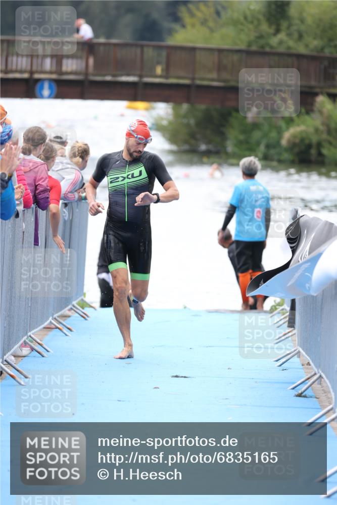 25.08.2024 - Elbe Triathlon Hamburg H.Heesch http://msf.ph/oto/6835165 25.08.2024 14:03:41 Schwimmen 16 meine-sportfotos.de