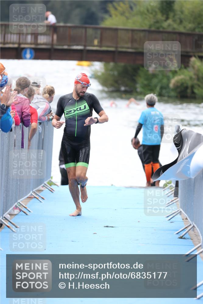 25.08.2024 - Elbe Triathlon Hamburg H.Heesch http://msf.ph/oto/6835177 25.08.2024 14:03:41 Schwimmen 16 meine-sportfotos.de