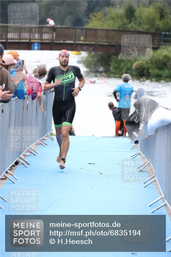 25.08.2024 - Elbe Triathlon Hamburg H.Heesch http://msf.ph/oto/6835194 25.08.2024 14:03:42 Schwimmen 16 meine-sportfotos.de