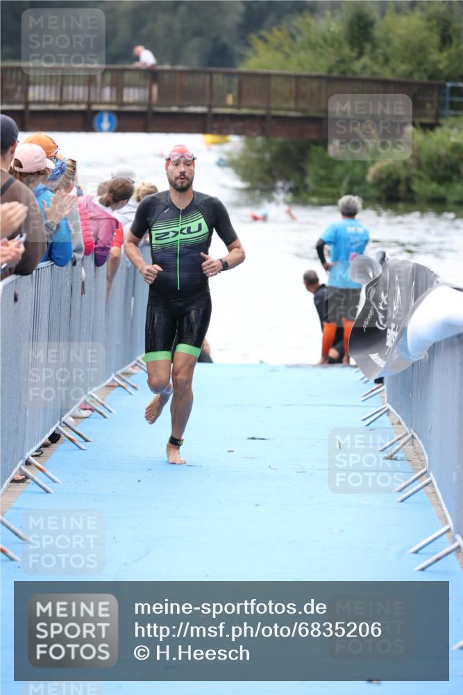 25.08.2024 - Elbe Triathlon Hamburg H.Heesch http://msf.ph/oto/6835206 25.08.2024 14:03:42 Schwimmen 16 meine-sportfotos.de