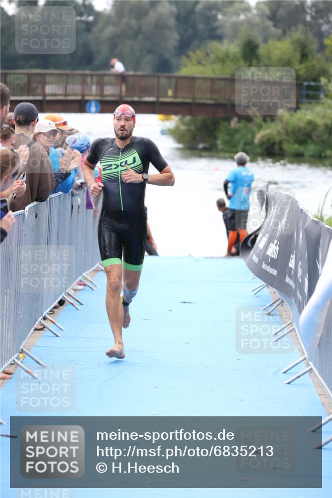 25.08.2024 - Elbe Triathlon Hamburg H.Heesch http://msf.ph/oto/6835213 25.08.2024 14:03:43 Schwimmen 16 meine-sportfotos.de
