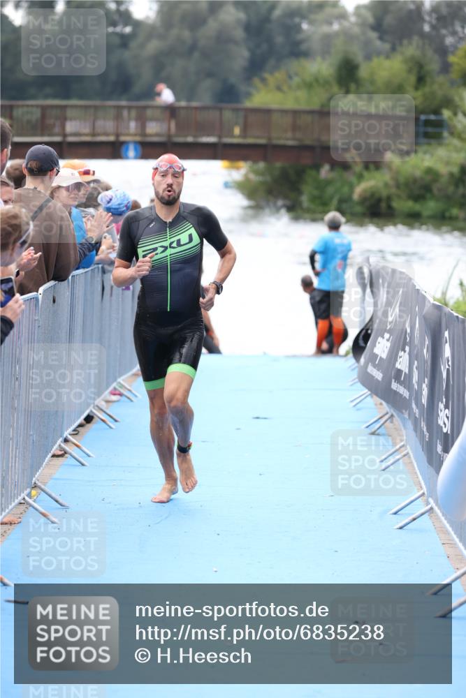 25.08.2024 - Elbe Triathlon Hamburg H.Heesch http://msf.ph/oto/6835238 25.08.2024 14:03:43 Schwimmen 16 meine-sportfotos.de