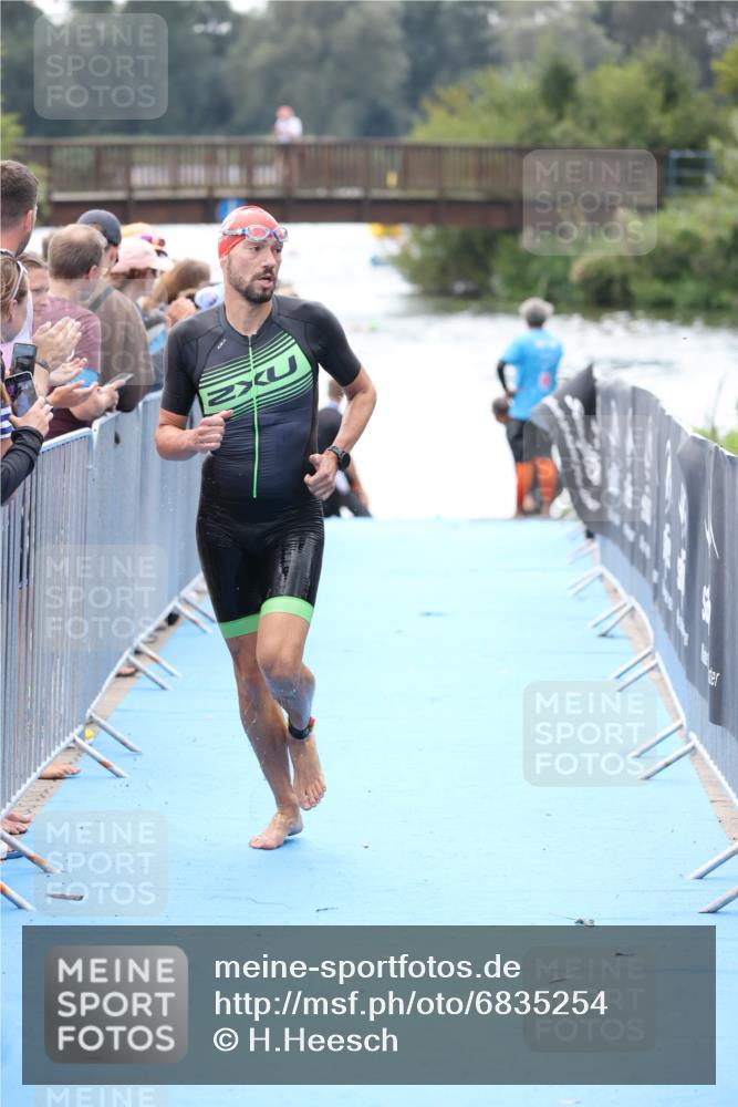 25.08.2024 - Elbe Triathlon Hamburg H.Heesch http://msf.ph/oto/6835254 25.08.2024 14:03:44 Schwimmen 16 meine-sportfotos.de