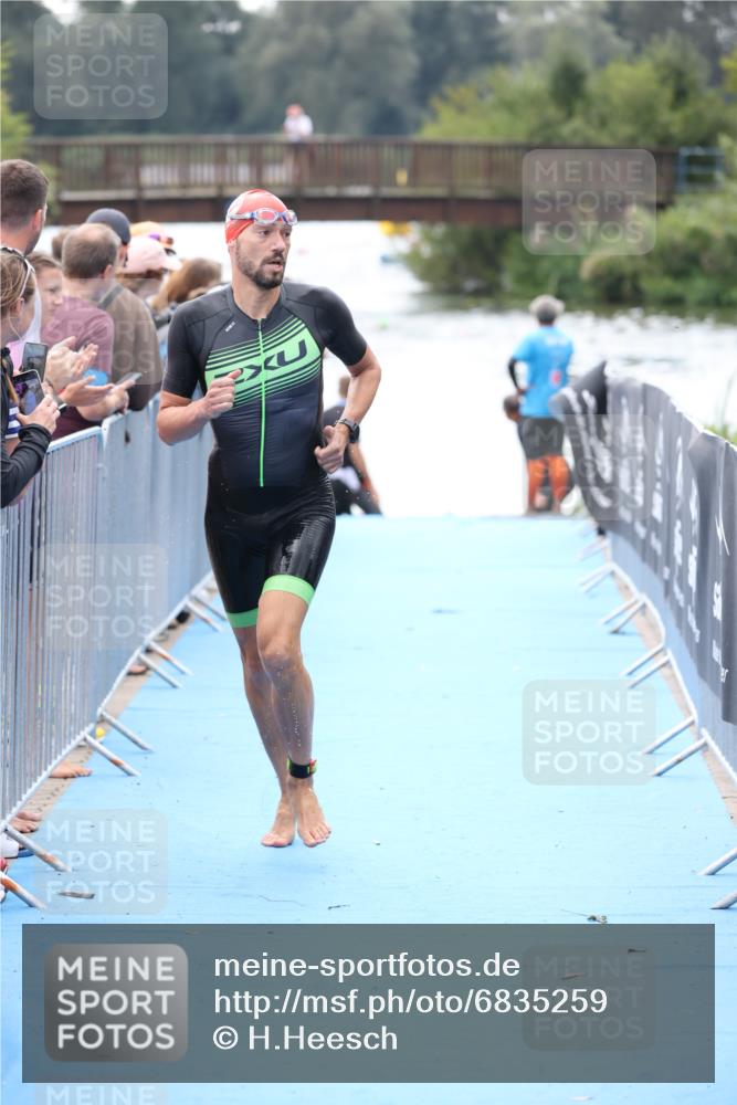 25.08.2024 - Elbe Triathlon Hamburg H.Heesch http://msf.ph/oto/6835259 25.08.2024 14:03:44 Schwimmen 16 meine-sportfotos.de