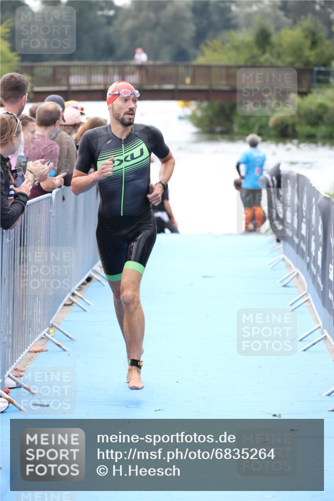 25.08.2024 - Elbe Triathlon Hamburg H.Heesch http://msf.ph/oto/6835264 25.08.2024 14:03:44 Schwimmen 16 meine-sportfotos.de