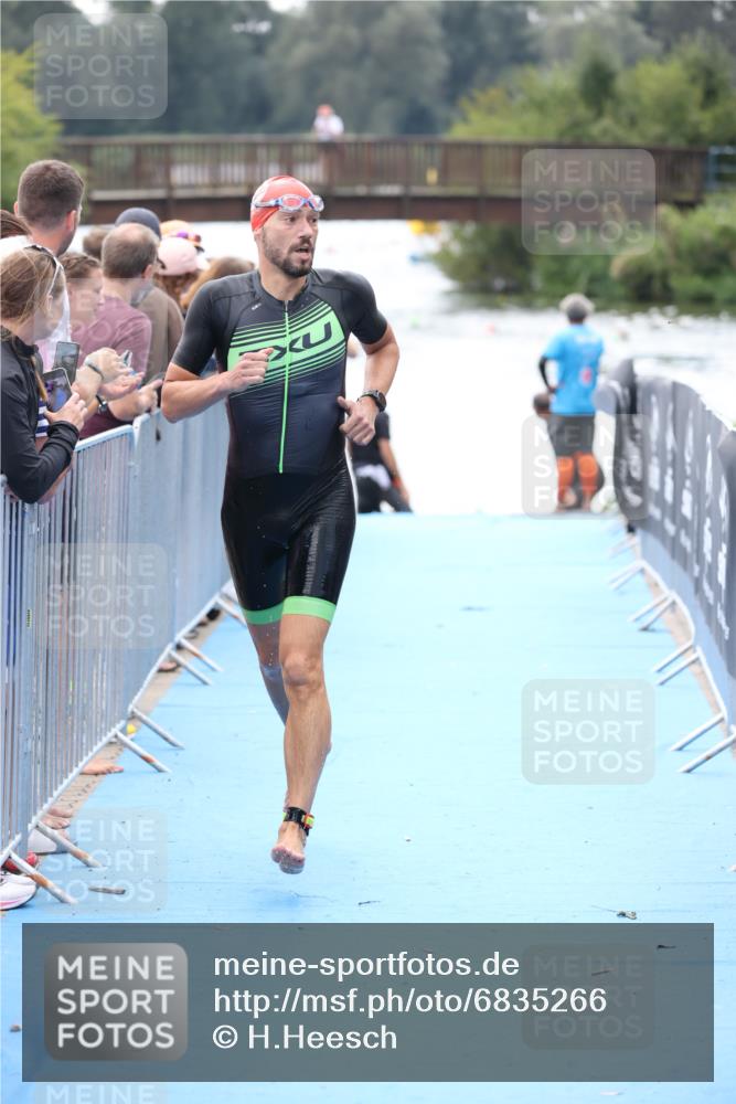 25.08.2024 - Elbe Triathlon Hamburg H.Heesch http://msf.ph/oto/6835266 25.08.2024 14:03:44 Schwimmen 16 meine-sportfotos.de