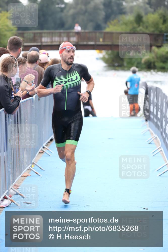 25.08.2024 - Elbe Triathlon Hamburg H.Heesch http://msf.ph/oto/6835268 25.08.2024 14:03:44 Schwimmen 16 meine-sportfotos.de