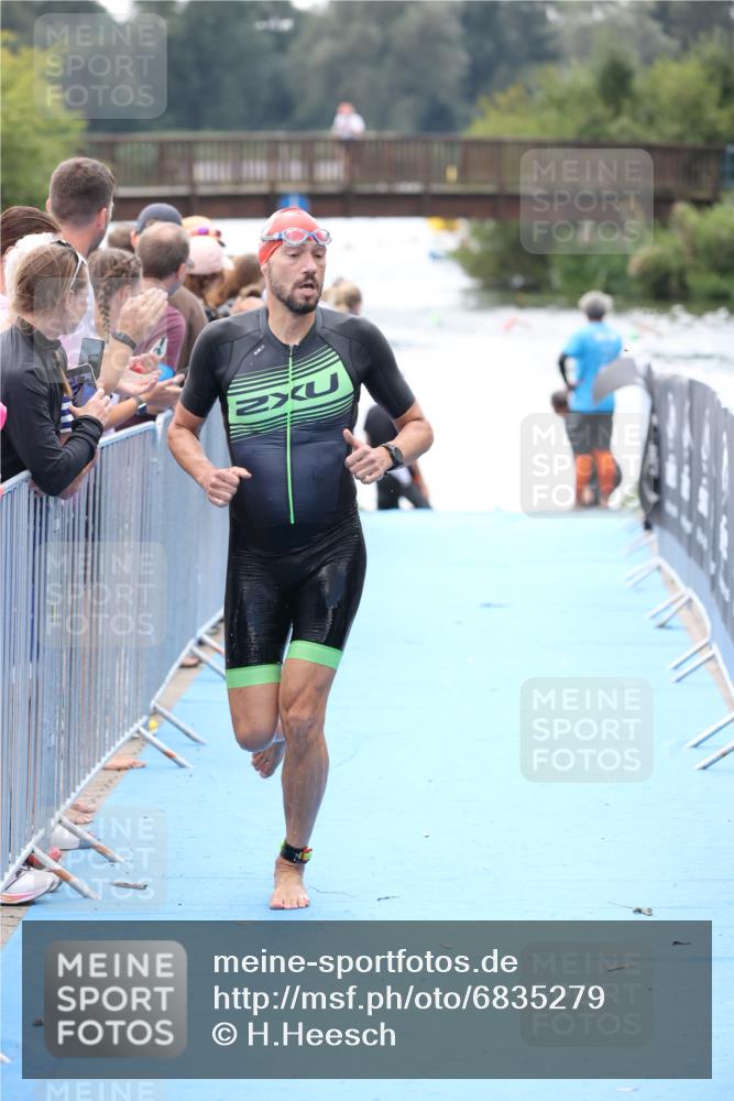25.08.2024 - Elbe Triathlon Hamburg H.Heesch http://msf.ph/oto/6835279 25.08.2024 14:03:45 Schwimmen 16 meine-sportfotos.de