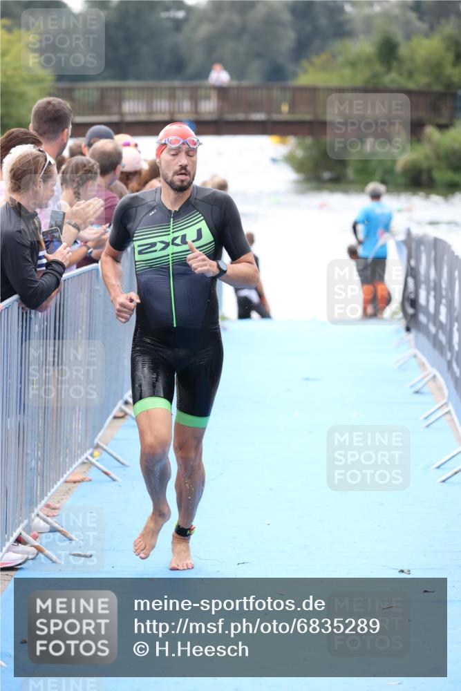 25.08.2024 - Elbe Triathlon Hamburg H.Heesch http://msf.ph/oto/6835289 25.08.2024 14:03:45 Schwimmen 16 meine-sportfotos.de