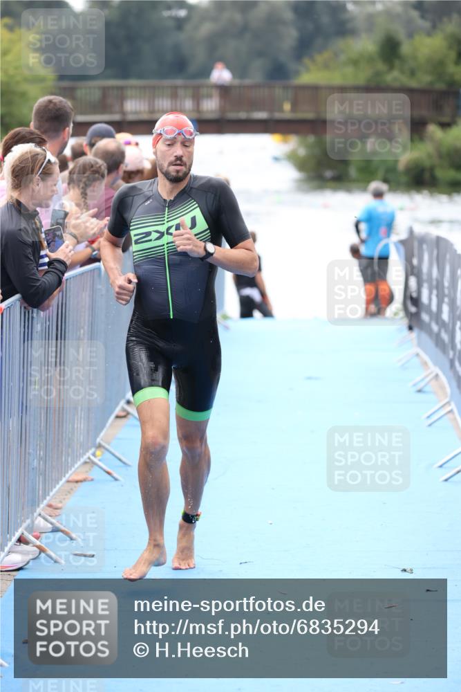 25.08.2024 - Elbe Triathlon Hamburg H.Heesch http://msf.ph/oto/6835294 25.08.2024 14:03:45 Schwimmen 16 meine-sportfotos.de