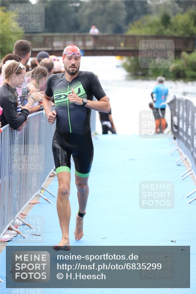 25.08.2024 - Elbe Triathlon Hamburg H.Heesch http://msf.ph/oto/6835299 25.08.2024 14:03:45 Schwimmen 16 meine-sportfotos.de