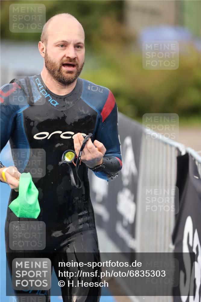 25.08.2024 - Elbe Triathlon Hamburg H.Heesch http://msf.ph/oto/6835303 25.08.2024 08:34:35 Schwimmen 35, 48, 55, 58, 83, 84, 94, 97 meine-sportfotos.de