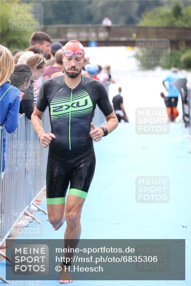 25.08.2024 - Elbe Triathlon Hamburg H.Heesch http://msf.ph/oto/6835306 25.08.2024 14:03:45 Schwimmen 16 meine-sportfotos.de