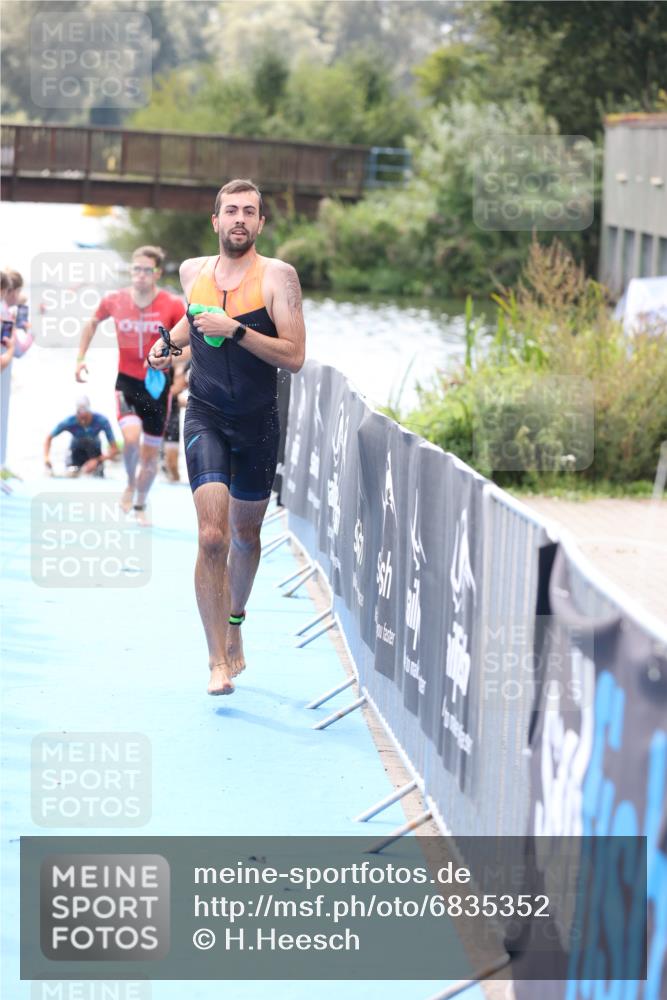 25.08.2024 - Elbe Triathlon Hamburg H.Heesch http://msf.ph/oto/6835352 25.08.2024 14:04:25 Schwimmen 3, 5, 11, 12, 21, 24 meine-sportfotos.de