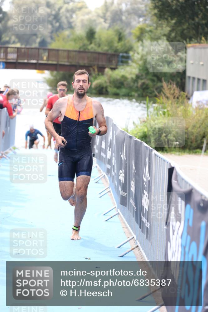 25.08.2024 - Elbe Triathlon Hamburg H.Heesch http://msf.ph/oto/6835387 25.08.2024 14:04:26 Schwimmen 3, 5, 11, 12, 21, 24 meine-sportfotos.de