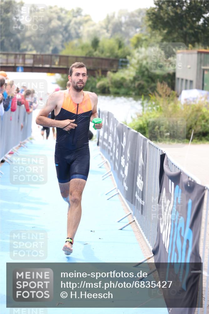 25.08.2024 - Elbe Triathlon Hamburg H.Heesch http://msf.ph/oto/6835427 25.08.2024 14:04:26 Schwimmen 3, 5, 11, 12, 21, 24 meine-sportfotos.de