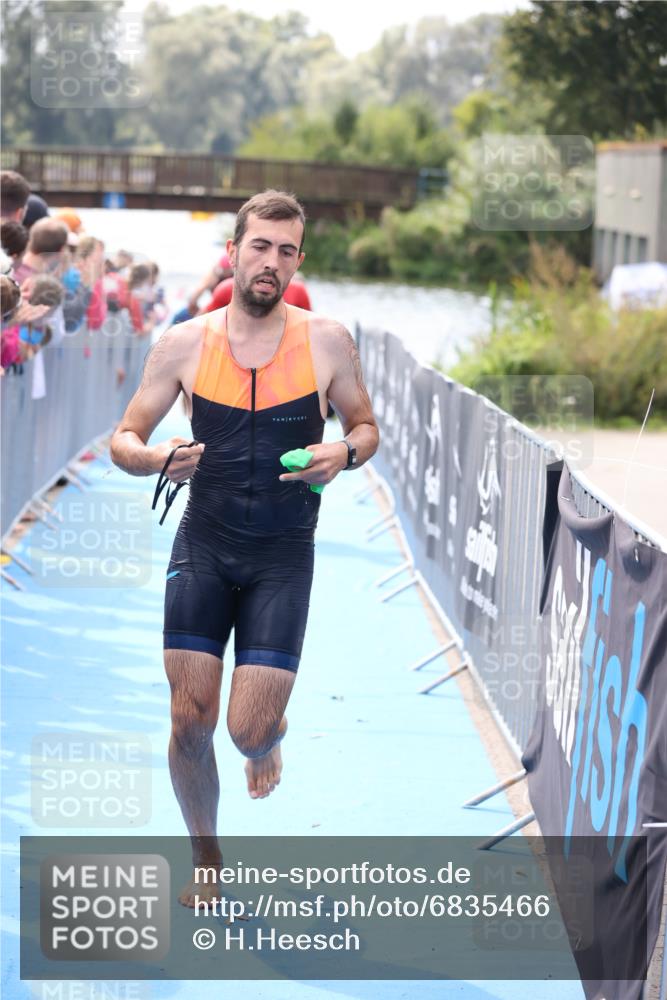25.08.2024 - Elbe Triathlon Hamburg H.Heesch http://msf.ph/oto/6835466 25.08.2024 14:04:27 Schwimmen 3, 5, 11, 12, 21, 24, 27 meine-sportfotos.de