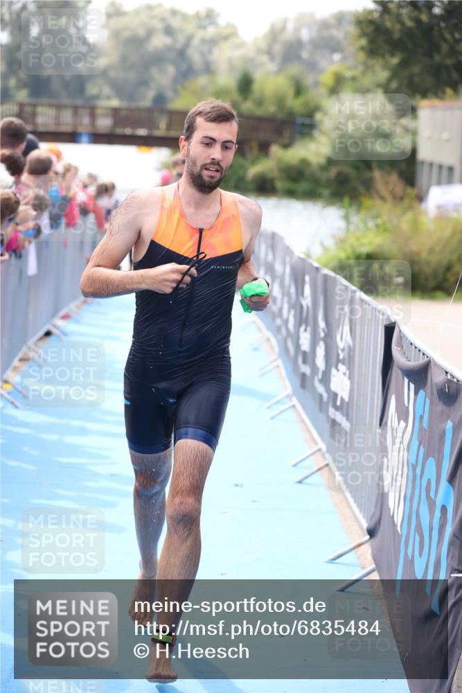 25.08.2024 - Elbe Triathlon Hamburg H.Heesch http://msf.ph/oto/6835484 25.08.2024 14:04:27 Schwimmen 3, 5, 11, 12, 21, 24, 27 meine-sportfotos.de