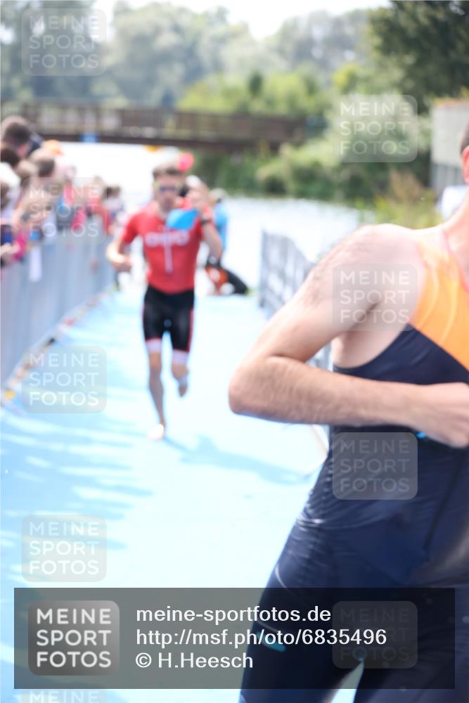 25.08.2024 - Elbe Triathlon Hamburg H.Heesch http://msf.ph/oto/6835496 25.08.2024 14:04:28 Schwimmen 3, 5, 11, 12, 21, 24, 27 meine-sportfotos.de