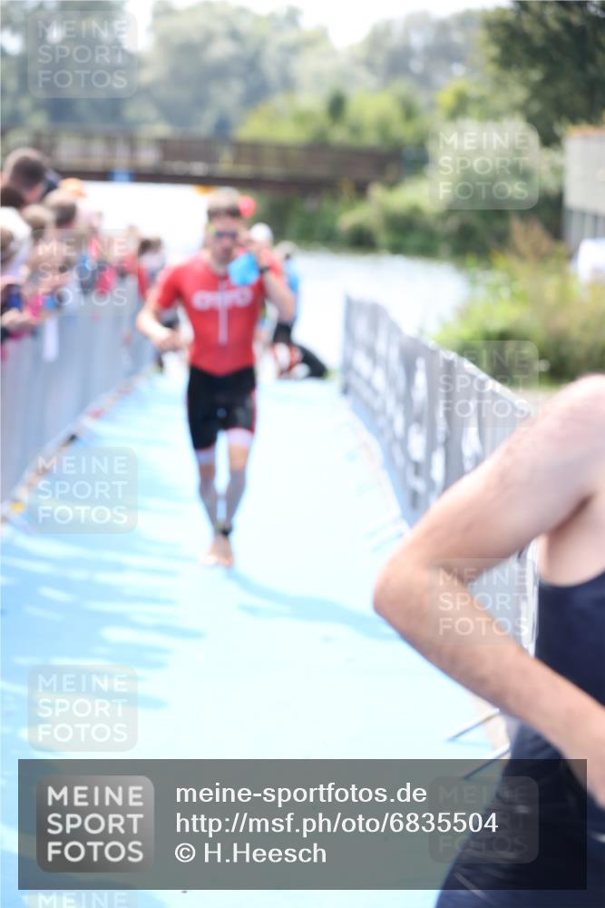 25.08.2024 - Elbe Triathlon Hamburg H.Heesch http://msf.ph/oto/6835504 25.08.2024 14:04:28 Schwimmen 3, 5, 11, 12, 21, 24, 27 meine-sportfotos.de