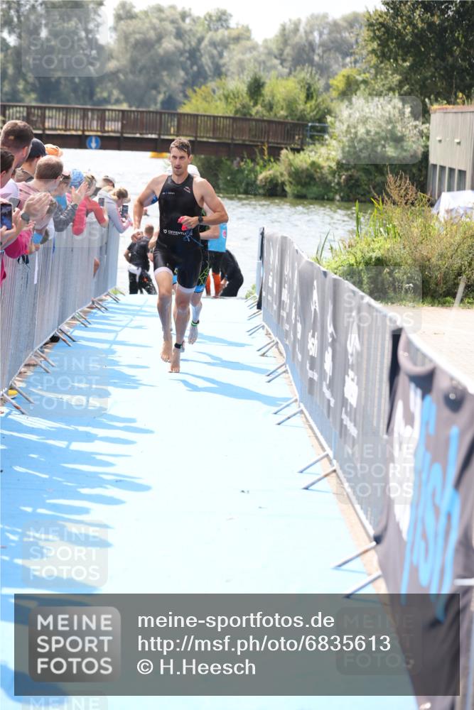 25.08.2024 - Elbe Triathlon Hamburg H.Heesch http://msf.ph/oto/6835613 25.08.2024 14:04:31 Schwimmen 3, 5, 11, 12, 21, 24, 27, 31 meine-sportfotos.de