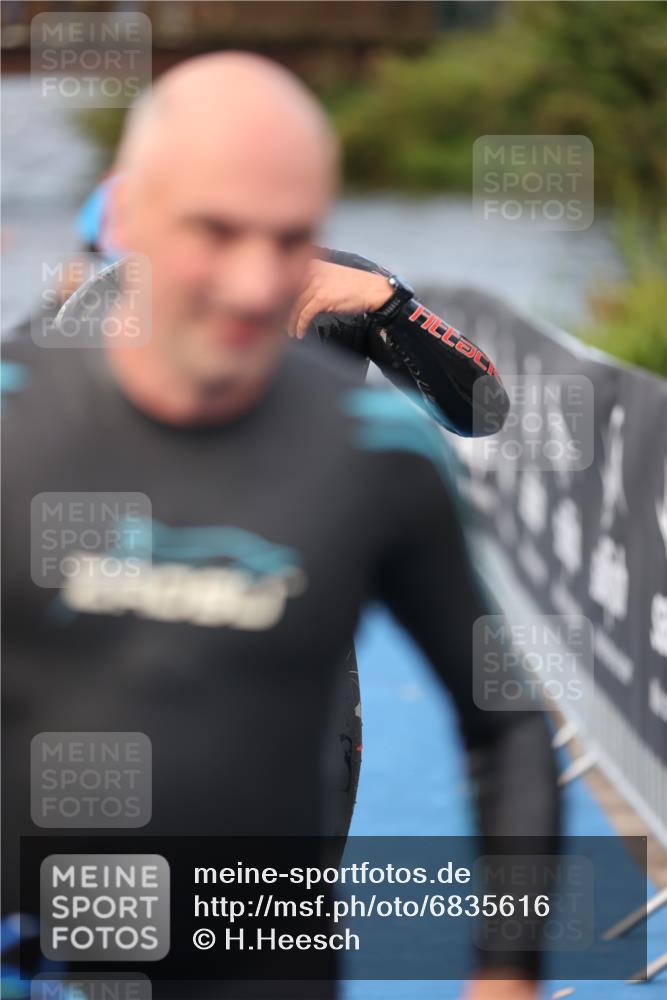 25.08.2024 - Elbe Triathlon Hamburg H.Heesch http://msf.ph/oto/6835616 25.08.2024 08:34:49 Schwimmen 48, 70, 84, 93, 94 meine-sportfotos.de