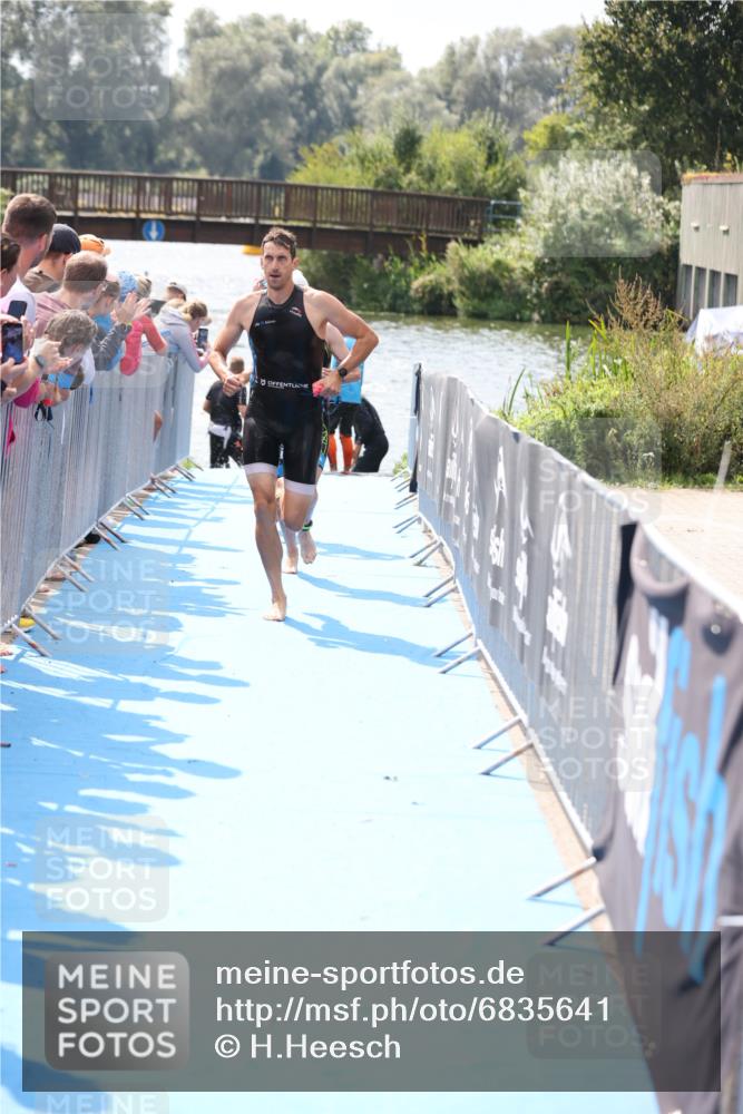 25.08.2024 - Elbe Triathlon Hamburg H.Heesch http://msf.ph/oto/6835641 25.08.2024 14:04:31 Schwimmen 3, 5, 11, 12, 21, 24, 27, 31 meine-sportfotos.de