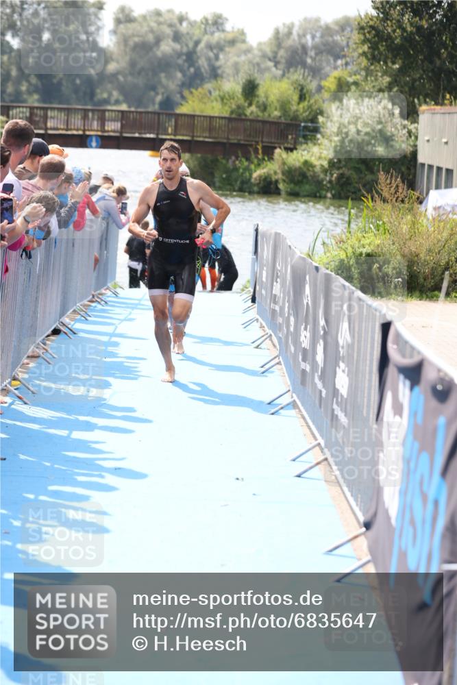 25.08.2024 - Elbe Triathlon Hamburg H.Heesch http://msf.ph/oto/6835647 25.08.2024 14:04:31 Schwimmen 3, 5, 11, 12, 21, 24, 27, 31 meine-sportfotos.de
