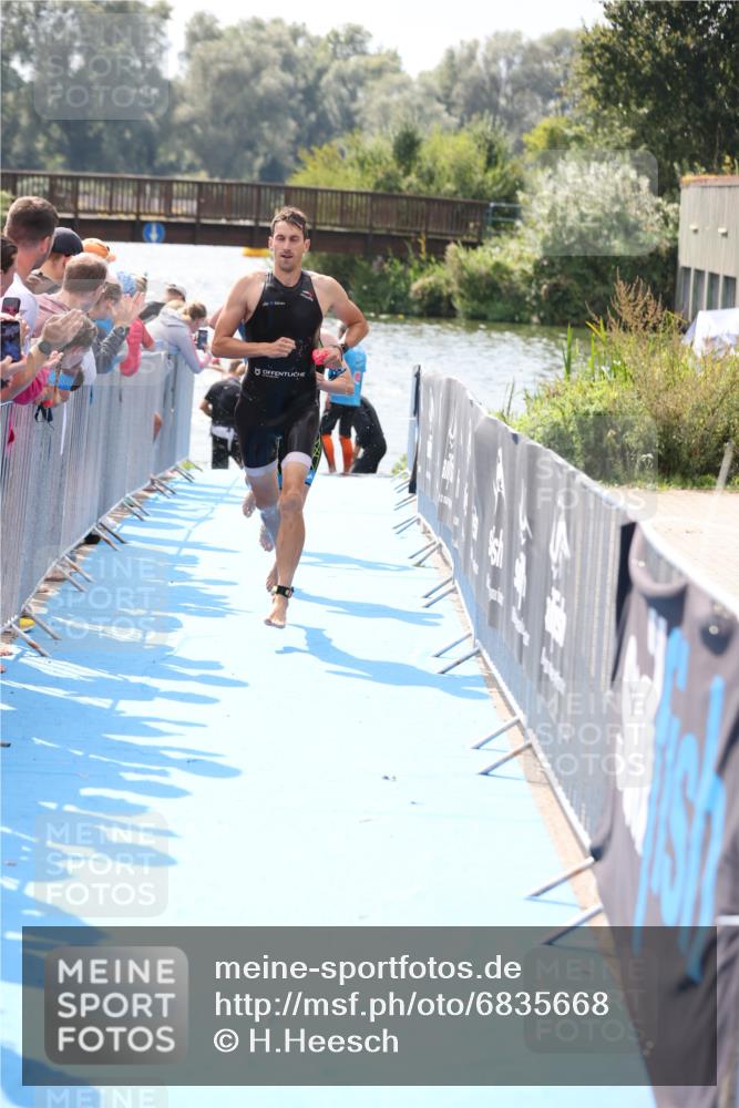 25.08.2024 - Elbe Triathlon Hamburg H.Heesch http://msf.ph/oto/6835668 25.08.2024 14:04:31 Schwimmen 3, 5, 11, 12, 21, 24, 27, 31 meine-sportfotos.de