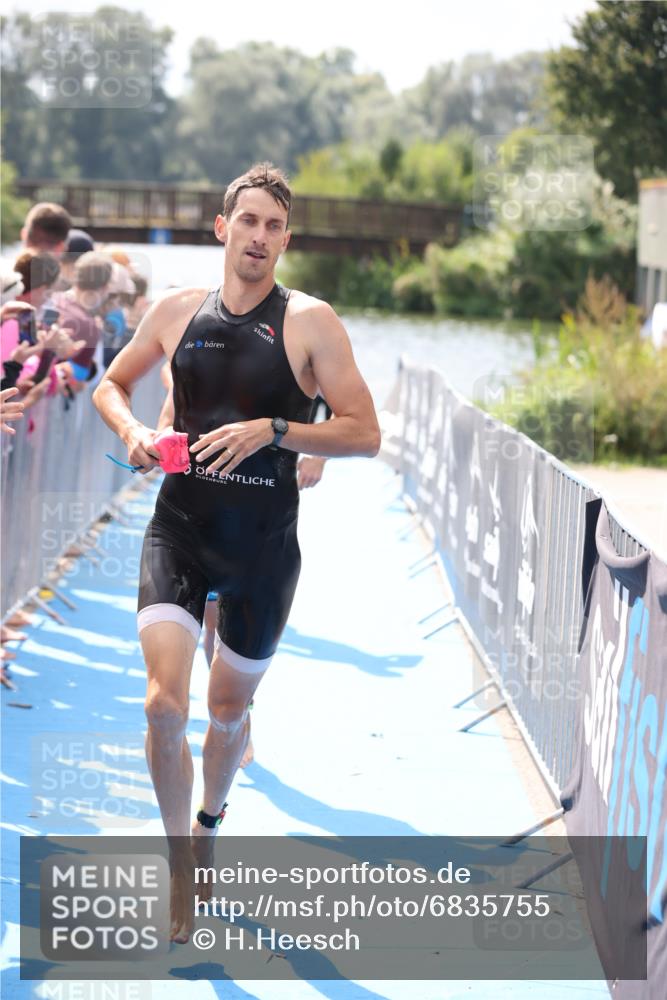 25.08.2024 - Elbe Triathlon Hamburg H.Heesch http://msf.ph/oto/6835755 25.08.2024 14:04:33 Schwimmen 3, 5, 11, 12, 21, 24, 27, 31 meine-sportfotos.de