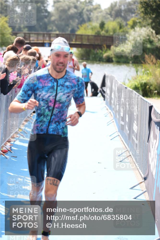 25.08.2024 - Elbe Triathlon Hamburg H.Heesch http://msf.ph/oto/6835804 25.08.2024 14:04:35 Schwimmen 3, 5, 11, 12, 21, 24, 27, 31 meine-sportfotos.de