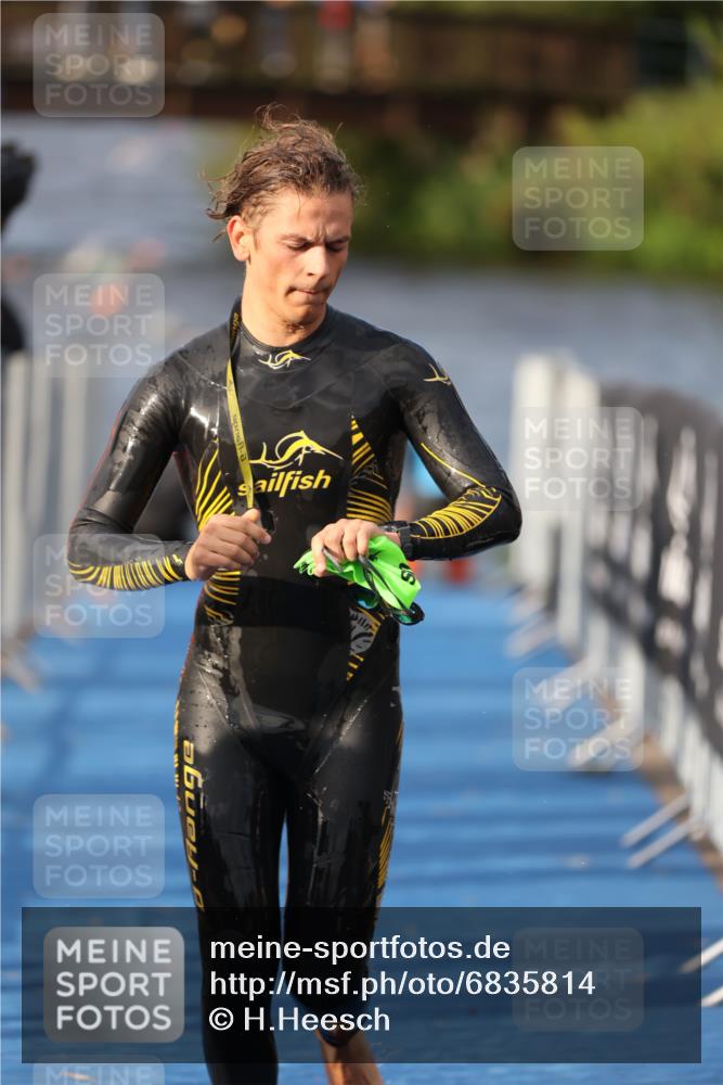 25.08.2024 - Elbe Triathlon Hamburg H.Heesch http://msf.ph/oto/6835814 25.08.2024 08:35:19 Schwimmen 41, 59, 74 meine-sportfotos.de