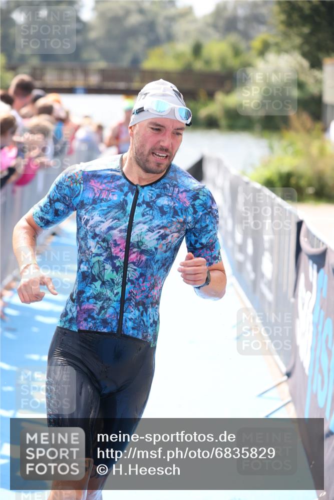 25.08.2024 - Elbe Triathlon Hamburg H.Heesch http://msf.ph/oto/6835829 25.08.2024 14:04:35 Schwimmen 3, 5, 11, 12, 21, 24, 27, 31 meine-sportfotos.de
