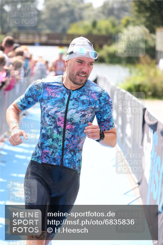 25.08.2024 - Elbe Triathlon Hamburg H.Heesch http://msf.ph/oto/6835836 25.08.2024 14:04:35 Schwimmen 3, 5, 11, 12, 21, 24, 27, 31 meine-sportfotos.de