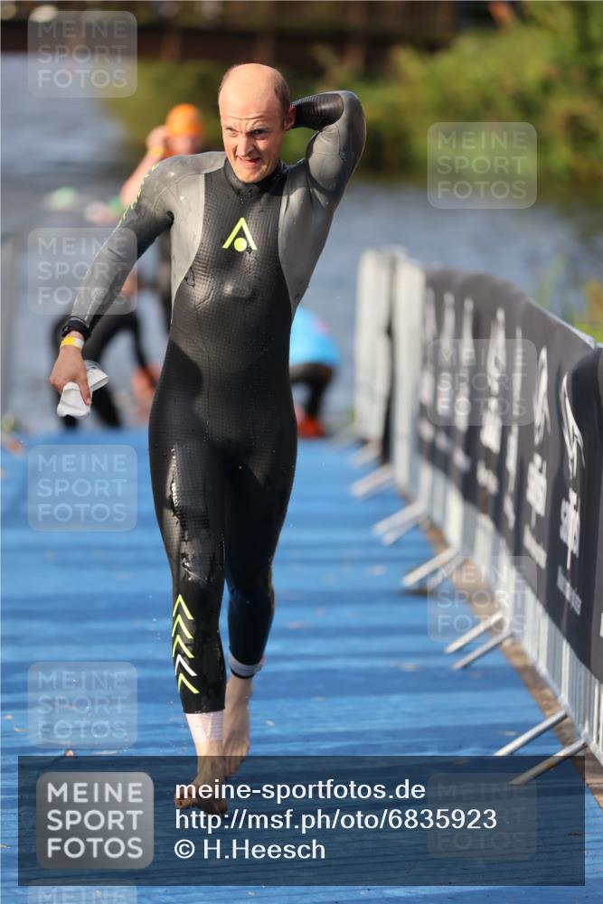 25.08.2024 - Elbe Triathlon Hamburg H.Heesch http://msf.ph/oto/6835923 25.08.2024 08:35:30 Schwimmen 41, 59, 74, 87 meine-sportfotos.de