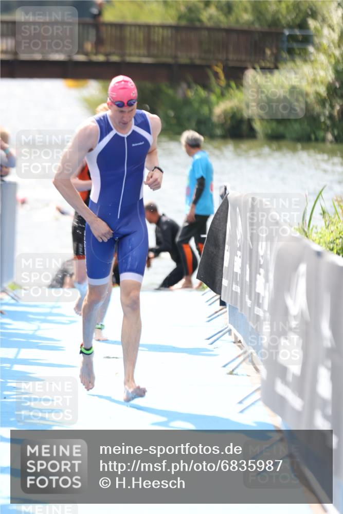 25.08.2024 - Elbe Triathlon Hamburg H.Heesch http://msf.ph/oto/6835987 25.08.2024 14:04:49 Schwimmen 24, 26, 27, 31 meine-sportfotos.de
