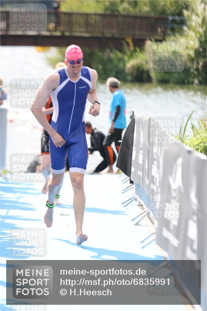 25.08.2024 - Elbe Triathlon Hamburg H.Heesch http://msf.ph/oto/6835991 25.08.2024 14:04:49 Schwimmen 24, 26, 27, 31 meine-sportfotos.de