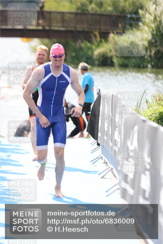 25.08.2024 - Elbe Triathlon Hamburg H.Heesch http://msf.ph/oto/6836009 25.08.2024 14:04:49 Schwimmen 24, 26, 27, 31 meine-sportfotos.de