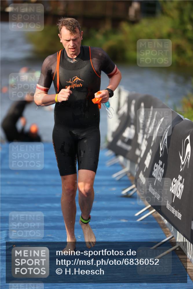 25.08.2024 - Elbe Triathlon Hamburg H.Heesch http://msf.ph/oto/6836052 25.08.2024 08:35:35 Schwimmen 41, 59, 74, 87 meine-sportfotos.de