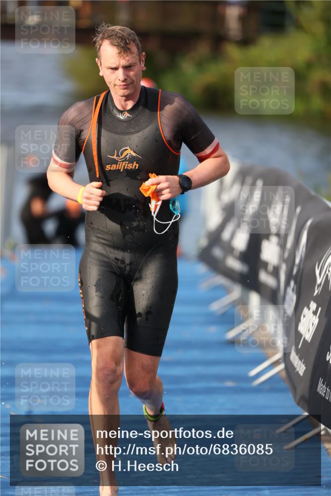 25.08.2024 - Elbe Triathlon Hamburg H.Heesch http://msf.ph/oto/6836085 25.08.2024 08:35:36 Schwimmen 41, 59, 74, 87 meine-sportfotos.de