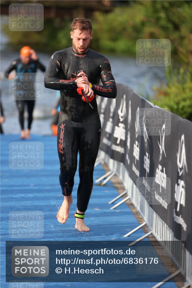 25.08.2024 - Elbe Triathlon Hamburg H.Heesch http://msf.ph/oto/6836176 25.08.2024 08:35:42 Schwimmen 59, 72, 74, 87, 98 meine-sportfotos.de