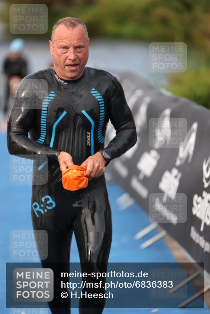 25.08.2024 - Elbe Triathlon Hamburg H.Heesch http://msf.ph/oto/6836383 25.08.2024 08:35:50 Schwimmen 59, 72, 87, 98 meine-sportfotos.de