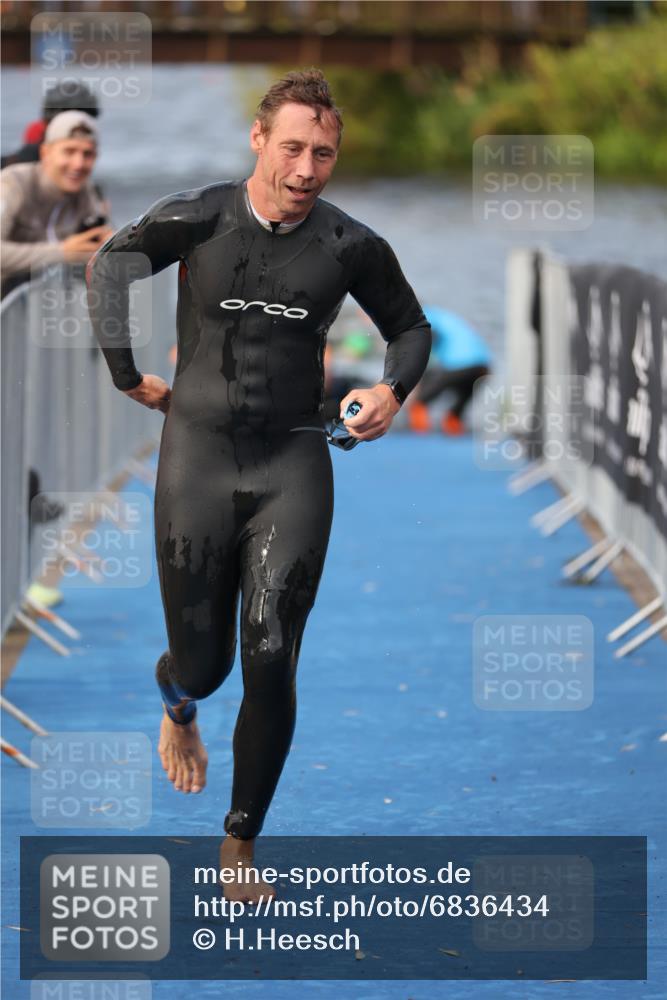 25.08.2024 - Elbe Triathlon Hamburg H.Heesch http://msf.ph/oto/6836434 25.08.2024 08:35:57 Schwimmen 45, 54, 72, 87, 88, 98 meine-sportfotos.de