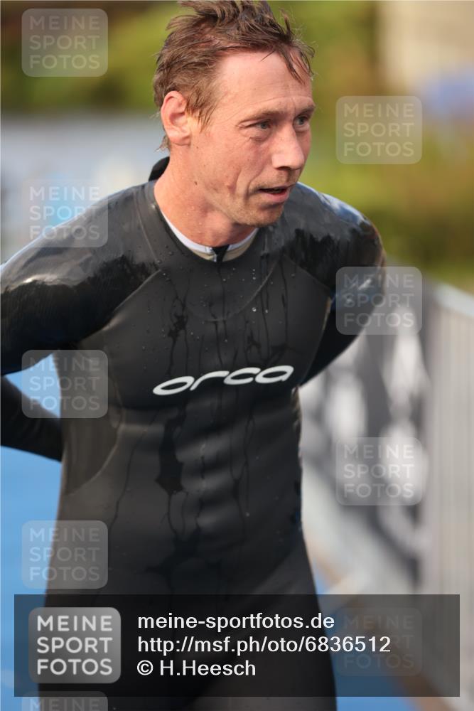 25.08.2024 - Elbe Triathlon Hamburg H.Heesch http://msf.ph/oto/6836512 25.08.2024 08:35:59 Schwimmen 45, 54, 72, 87, 88, 98 meine-sportfotos.de