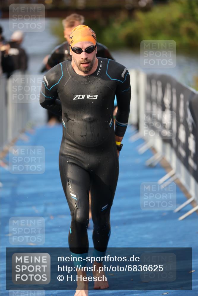 25.08.2024 - Elbe Triathlon Hamburg H.Heesch http://msf.ph/oto/6836625 25.08.2024 08:36:09 Schwimmen 43, 45, 46, 54, 72, 88, 98 meine-sportfotos.de