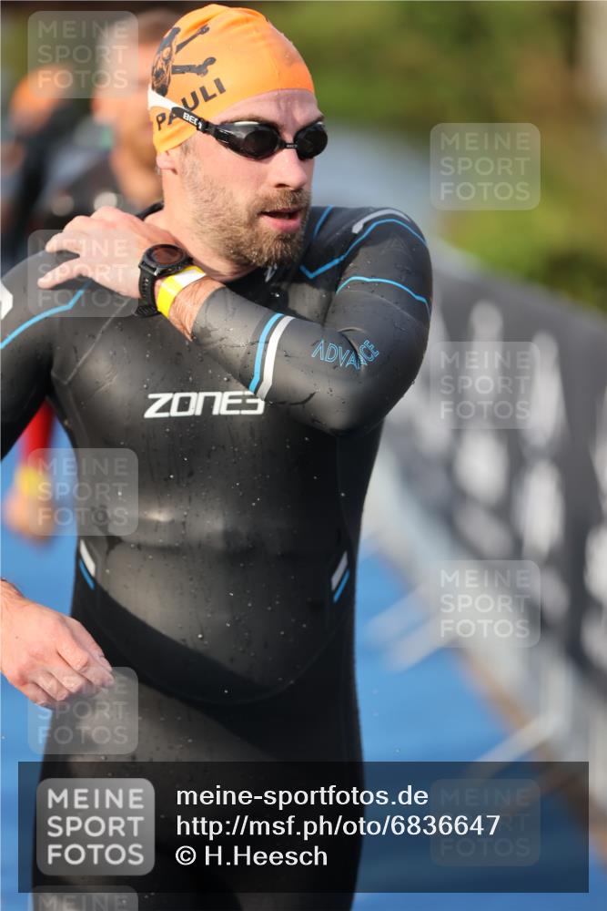 25.08.2024 - Elbe Triathlon Hamburg H.Heesch http://msf.ph/oto/6836647 25.08.2024 08:36:10 Schwimmen 43, 45, 46, 54, 72, 88, 98 meine-sportfotos.de