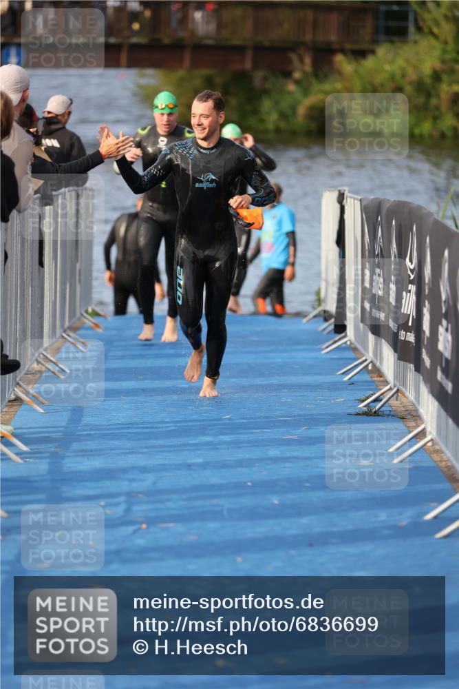 25.08.2024 - Elbe Triathlon Hamburg H.Heesch http://msf.ph/oto/6836699 25.08.2024 08:36:13 Schwimmen 43, 45, 46, 54, 72, 88, 98 meine-sportfotos.de