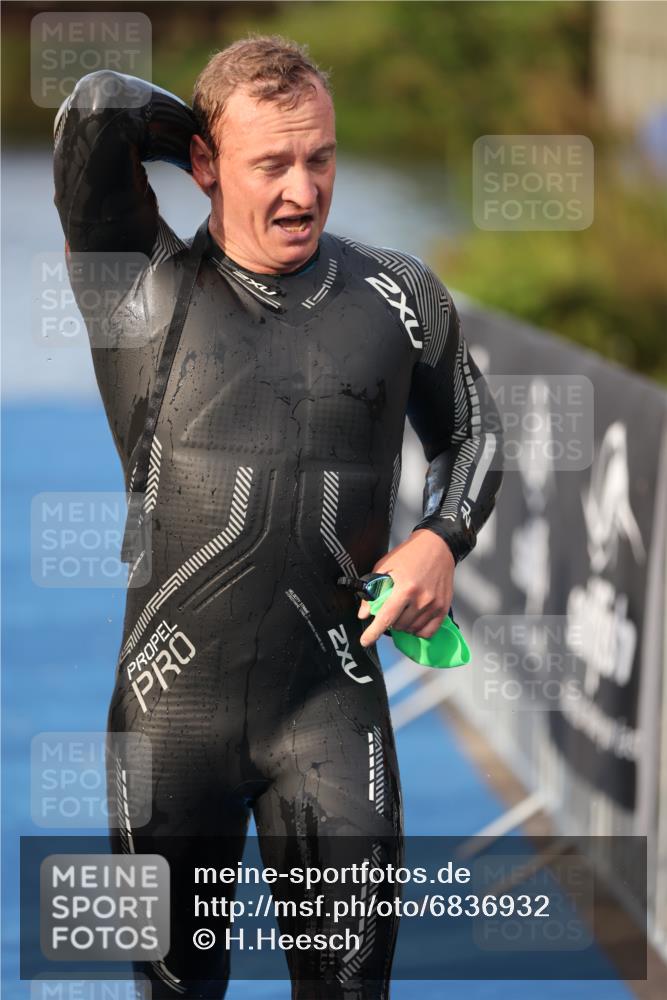 25.08.2024 - Elbe Triathlon Hamburg H.Heesch http://msf.ph/oto/6836932 25.08.2024 08:36:21 Schwimmen 43, 45, 46, 54, 88, 90 meine-sportfotos.de