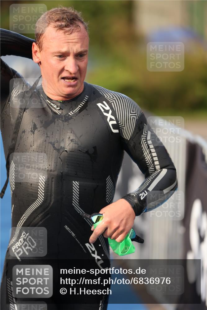 25.08.2024 - Elbe Triathlon Hamburg H.Heesch http://msf.ph/oto/6836976 25.08.2024 08:36:21 Schwimmen 43, 45, 46, 54, 88, 90 meine-sportfotos.de